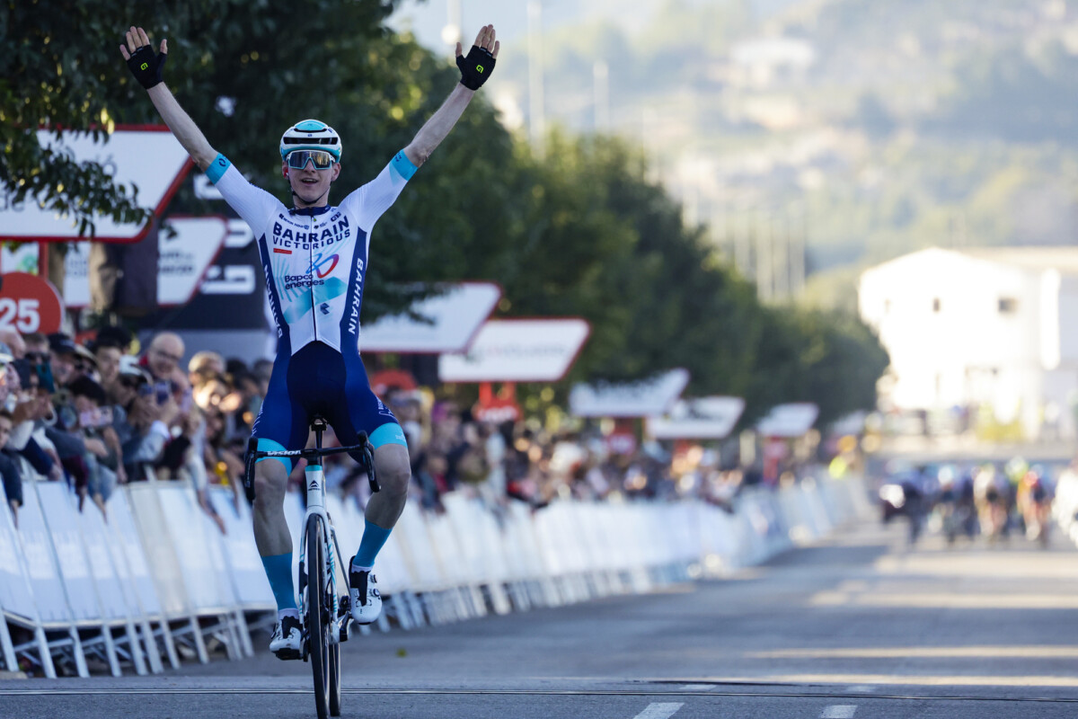 Llegada a meta en la Segunda etapa de la Volta a la Comunitat Valenciana